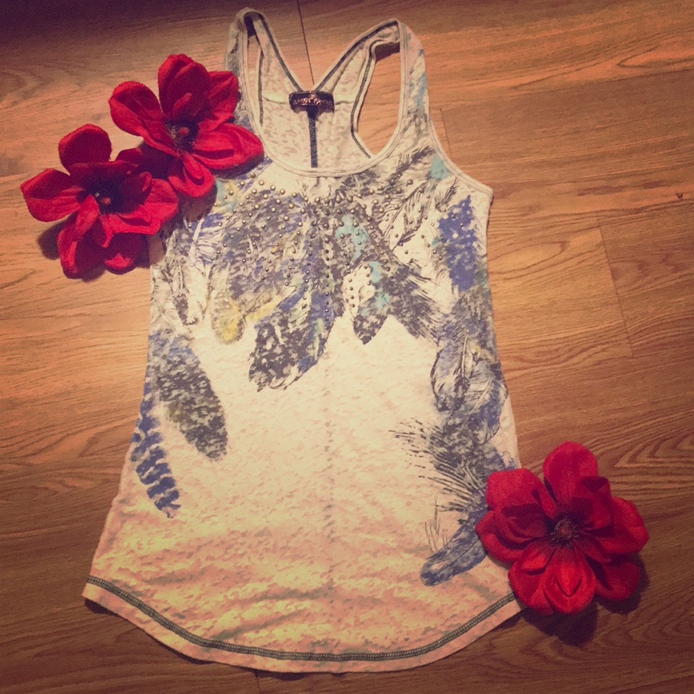 White muscle shirt with feather stamps.